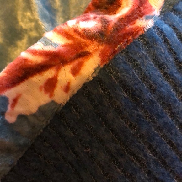 Velour top with floral design - Picture 5 of 6